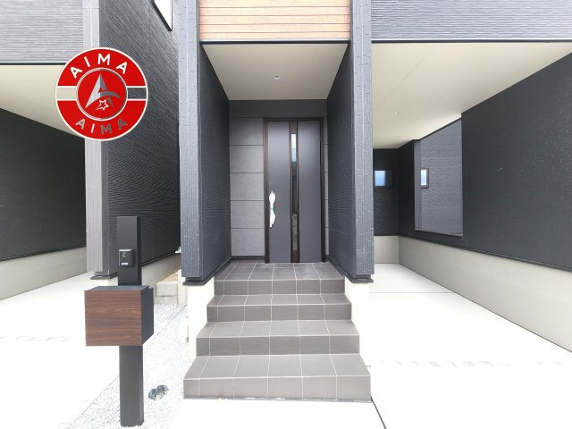 春日市一の谷4丁目第1-3棟(2号棟)の玄関|おでかけの時も帰った時も、「我が家」を最初に感じでもらえる素敵な空間に。