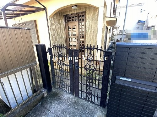 【仲介手数料０円】小田原市鴨宮　中古一戸建てのエントランス|小田原市鴨宮　中古一戸建て