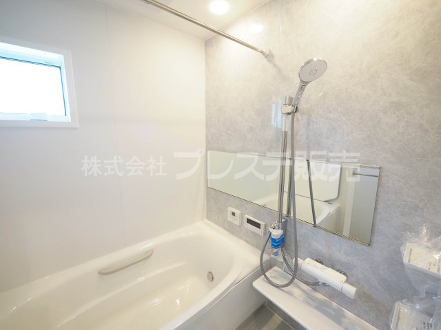 生駒市萩原町の新築一戸建の浴室|現地写真（Ａ号地浴室）浴室暖房乾燥機を標準装備！