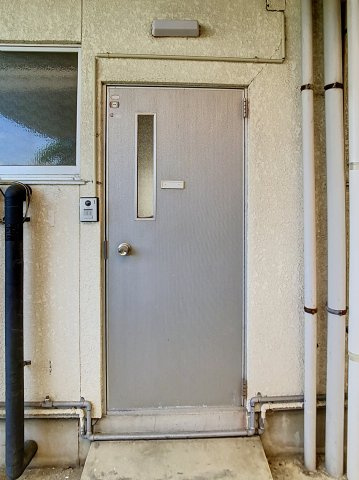 三景ハイツの玄関