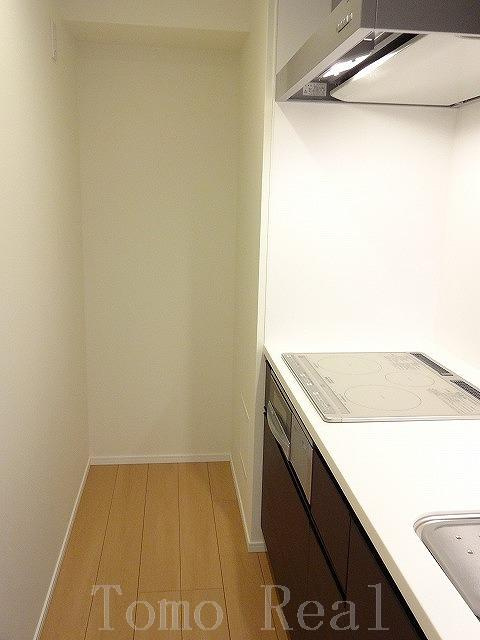 コンフォリア赤坂のキッチン|同タイプ別色の写真です