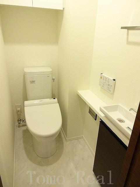 コンフォリア赤坂のトイレ|同タイプ別色の写真です