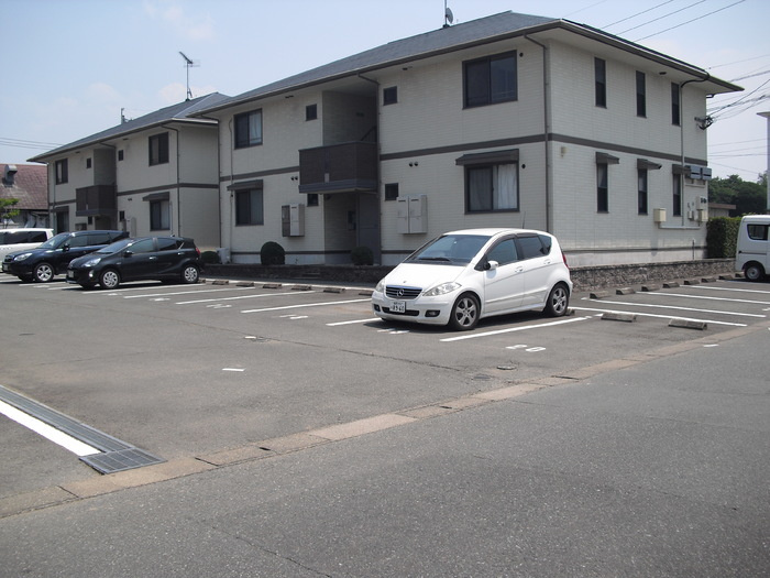 リビングタウン小森野 壱番館の駐車場|駐車スペースもあります☆
