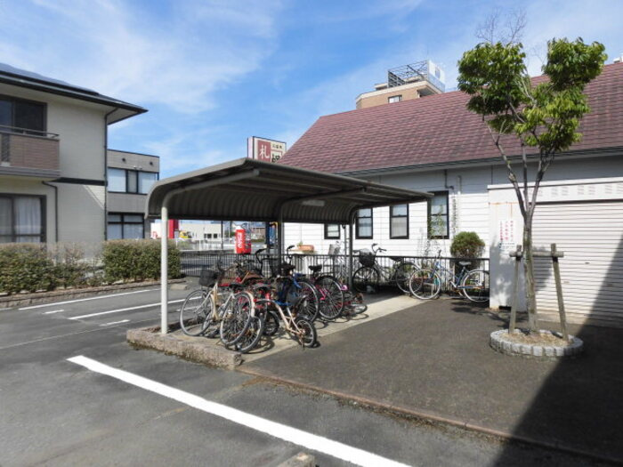 リビングタウン小森野 壱番館のその他共用部分|駐輪場に自転車も停められます♪