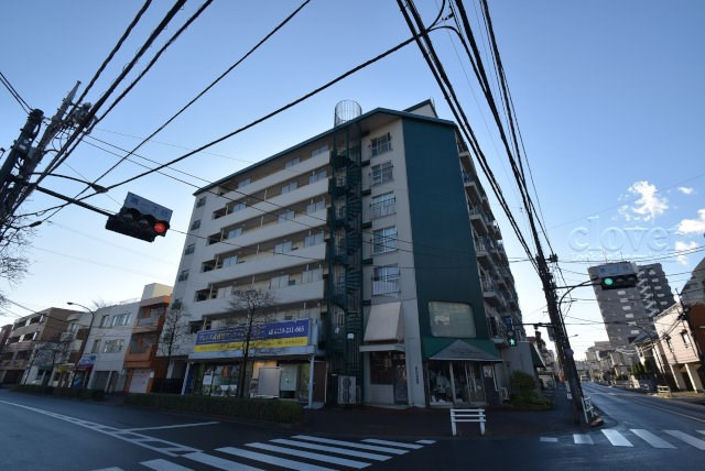 【現況写真】 | 興栄マンションむさしの | 私たち不動産業スタッフは、よく「いい面構えの建物です」「雰囲気ありますねえ」という言葉を使いますが、当マンションもまさにそのような姿で佇んでいます。～即日のご見学可能～　お問合せはお気軽にどうぞ。
