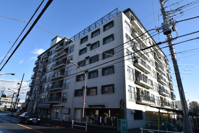 【外観】 | 興栄マンションむさしの | 手入れの行き届いた外壁やエントランスなど、「見ればわかる」レベルで清潔感を保ったマンションです。築年数を感じさせない姿で皆様をお出迎えします。～即日のご見学可能～　お問合せはお気軽にどうぞ。
