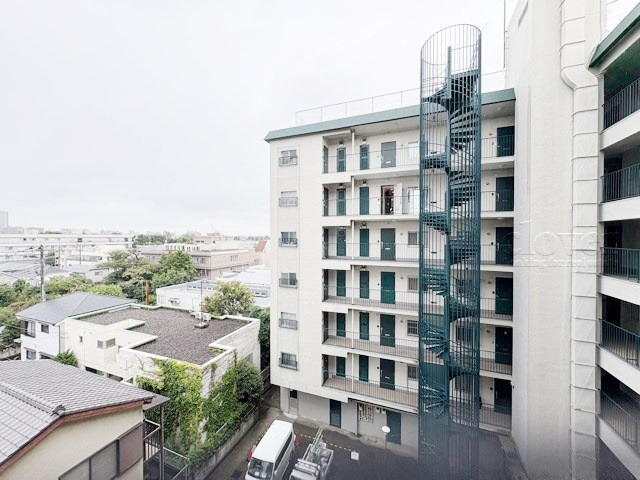 【外観】 | 興栄マンションむさしの | 手入れの行き届いた外壁やエントランスなど、「見ればわかる」レベルで清潔感を保ったマンションです。築年数を感じさせない姿で皆様をお出迎えします。～即日のご見学可能～　お問合せはお気軽にどうぞ。
