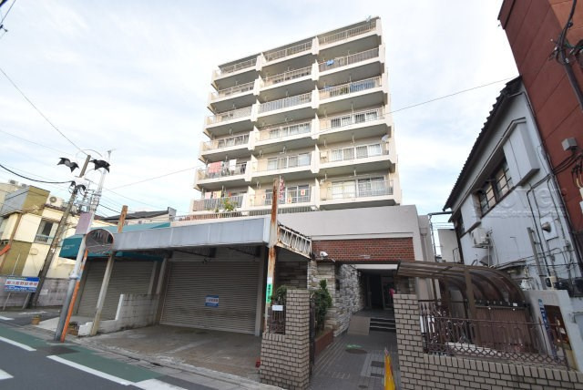 【外観】 | 上板橋カーネル | 手入れの行き届いた外壁やエントランスなど、「見ればわかる」レベルで清潔感を保ったマンションです。築年数を感じさせない姿で皆様をお出迎えします。～即日のご見学可能～　お問合せはお気軽にどうぞ。