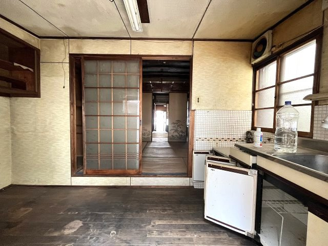 南区六条町三丁目　売地の周辺|現地上物内装　2026年5月21日撮影
