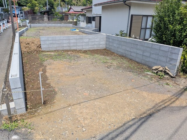 八王子市　廿里町　新築一戸建て　１期の駐車場|～高尾駅徒歩4分の好立地ながら、並列2台駐車可能カースペースあり～