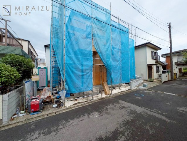 【外観】 | 青く澄み渡った綺麗な空と、陽の光をたっぷりと受ける、そんな新築住宅で新生活をスタートしてみませんか？見学・ご相談等、ミライズホーム(株)までお気軽にご連絡下さい。