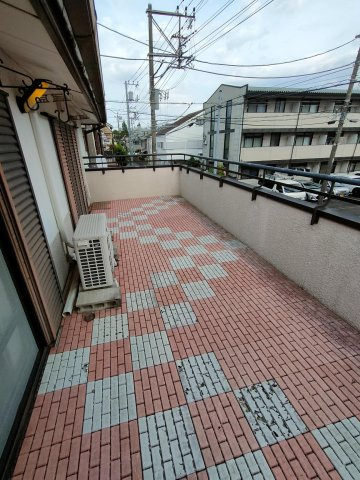 府中市小柳町５丁目の一戸建てのバルコニー