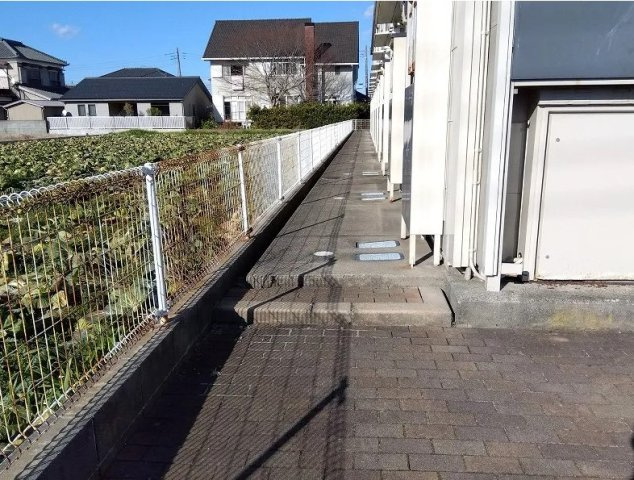 レオパレスグリーンハイツ長塚のエントランス