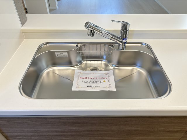 小倉北区上富野4丁目のキッチン|使いやすさと火力を兼ね備えたガスコンロ。毎日の料理を快適にサポートします。
