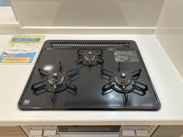 小倉北区上富野4丁目のキッチン|使いやすさと火力を兼ね備えたガスコンロ。毎日の料理を快適にサポートします。