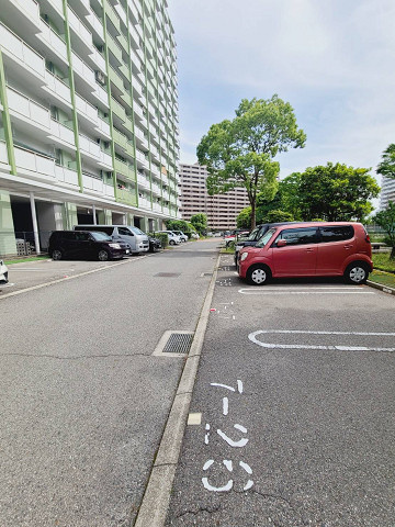 UR武庫川 7号棟の駐車場