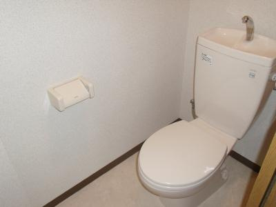 京都クレセントマンションのトイレ