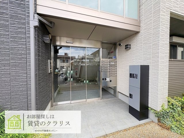 シャーメゾン天神川のエントランス