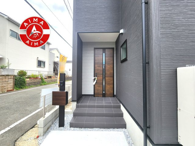 春日市一の谷4丁目第1-3棟(3号棟)の玄関|おでかけの時も帰った時も、「我が家」を最初に感じでもらえる素敵な空間に。