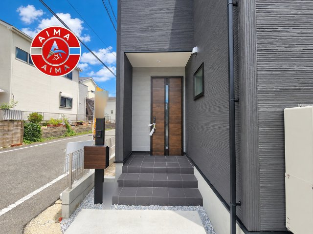 春日市一の谷4丁目第1-3棟(3号棟)の玄関|おでかけの時も帰った時も、「我が家」を最初に感じでもらえる素敵な空間に。