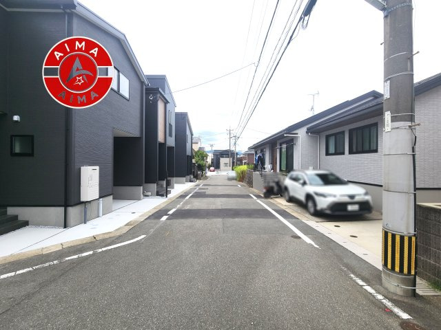 春日市一の谷4丁目第1-3棟(3号棟)の外観|前面道路含む現地の写真です。