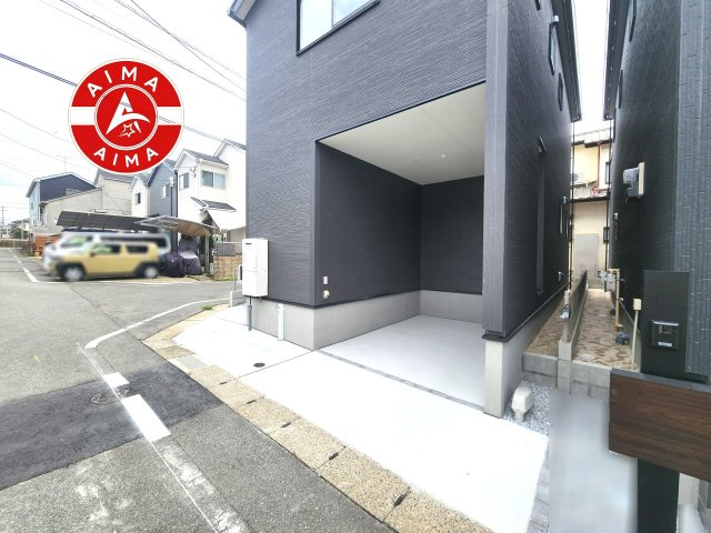 春日市一の谷4丁目第1-3棟(3号棟)の外観|広々した駐車場です。