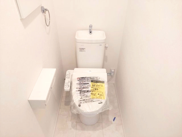 宝塚市安倉南4丁目新築一戸建のトイレ|2階トイレ　温水洗浄便座付き