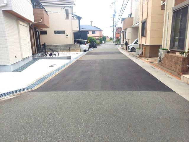 宝塚市安倉南4丁目新築一戸建の前面道路含む現地写真|南側前面道路