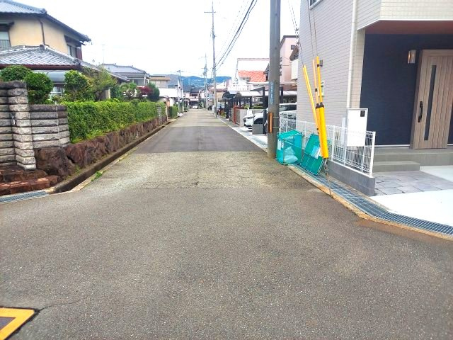 宝塚市安倉南4丁目新築一戸建の前面道路含む現地写真|西側前面道路