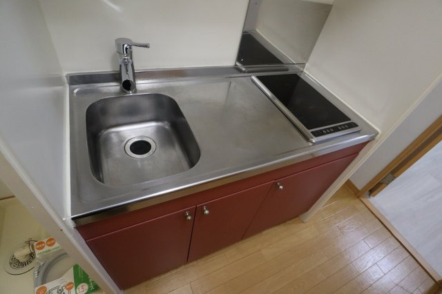 LEO六拾参番館のキッチン|コンパクトなキッチンで掃除もラクラク