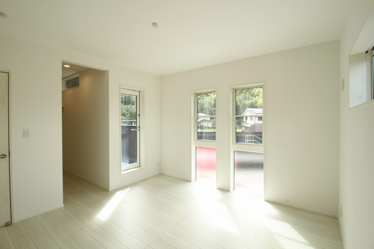 介良　新築戸建　1号棟　（全5区画）の洋室|2Ｆ　南西の部屋　8.0帖+WCL+バルコニー付き