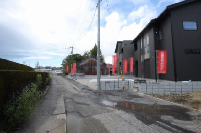介良　新築戸建　1号棟　（全5区画）の前面道路含む現地写真|前面道路　幅　5.7ｍ
