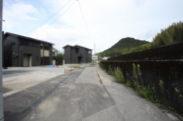 介良　新築戸建　1号棟　（全5区画）の前面道路含む現地写真