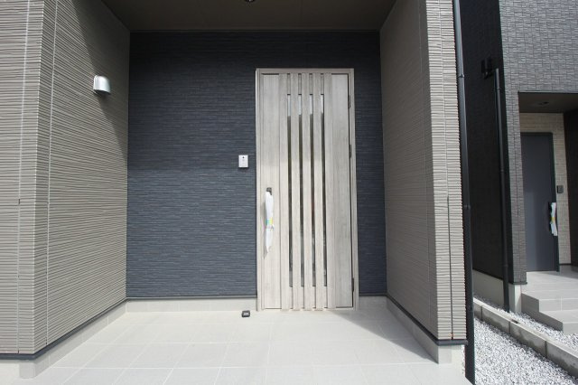 介良　新築戸建　1号棟　（全5区画）の玄関