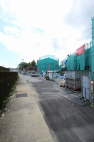 介良　新築戸建　1号棟　（全5区画）の前面道路含む現地写真