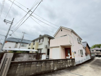 【外観】 | 【閑静な住宅地でのびのび子育て】閑静な住宅地で子育て家族にピッタリ。毎日のお散歩も快適な緑に恵まれたエリアです。