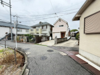 【前面道路含む現地写真】 | ＬＤＫ約１４帖！ゆとりあるリビングに家族の時間も増えますね♪