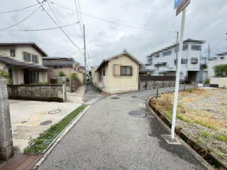 【前面道路含む現地写真】 | ウォシュレット交換しますよ！綺麗なトイレで清潔感があり気持ちがいいですね♪
