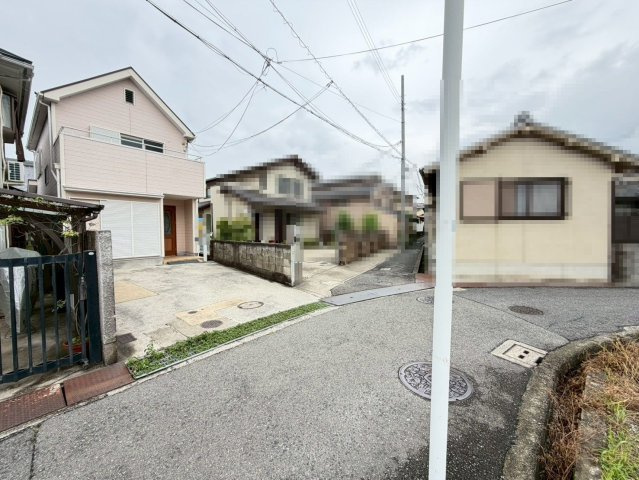 堺市中区福田の中古一戸建の前面道路含む現地写真|クロス張替えます！綺麗な壁で室内が明るくなりますね！爽やかな気分でお過ごしいただけますよ！