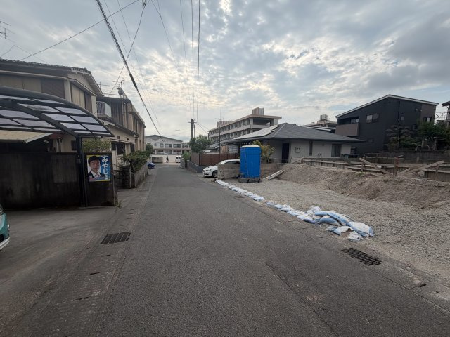 城山1丁目　新築戸建ての前面道路含む現地写真