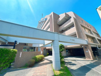 【外観】 | ロワールマンションアール春日☆仲介手数料無料☆ | 愛するペットも大切な家族の一員。ペットと一緒に暮らせる住まいで、
毎日の何気ない時間もより楽しく、心豊かに過ごせます。