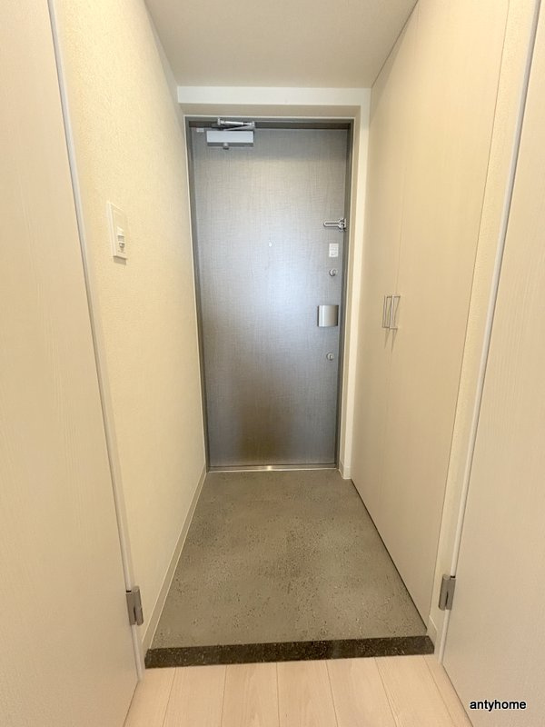 ファステート東大阪アダマス　仲介手数料無料の玄関