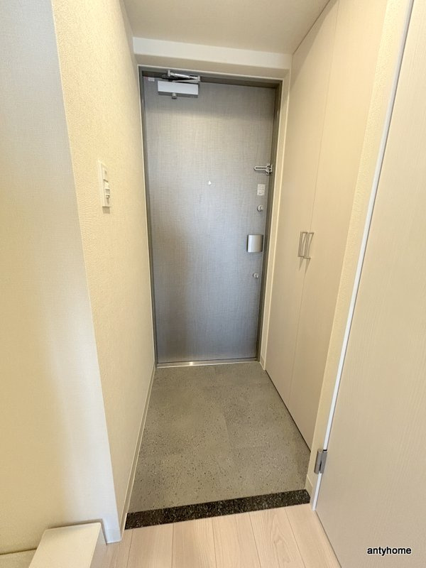 ファステート東大阪アダマス　仲介手数料無料の玄関