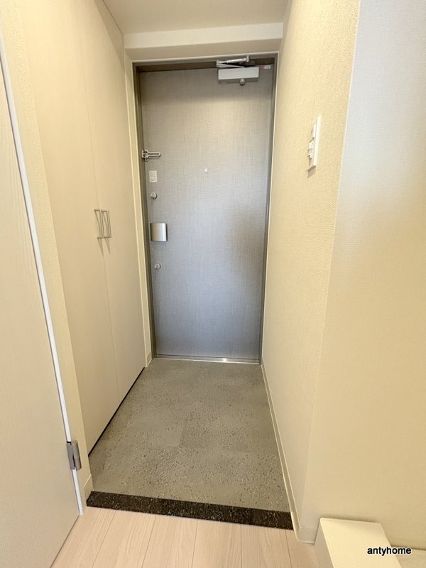 ファステート東大阪アダマス　仲介手数料無料の玄関