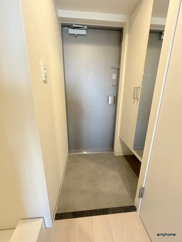 ファステート東大阪アダマス　仲介手数料無料の玄関