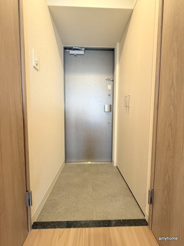 ファステート東大阪アダマス　仲介手数料無料の玄関