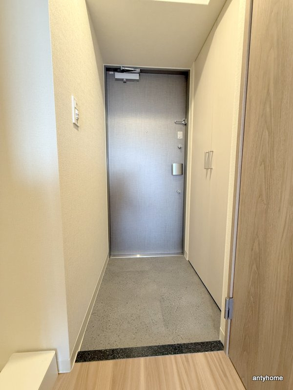 ファステート東大阪アダマス　仲介手数料無料の玄関