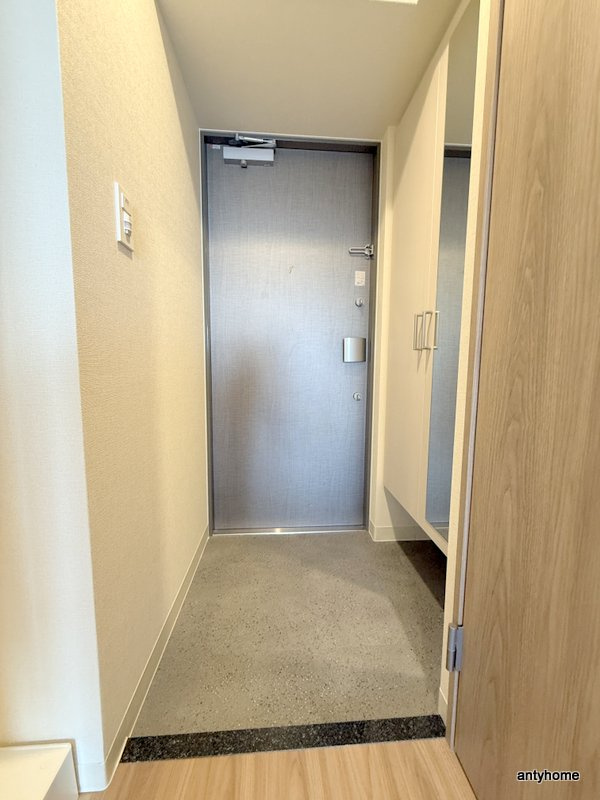ファステート東大阪アダマス　仲介手数料無料の玄関