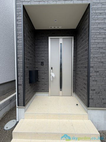 秦野市ひばりケ丘第2　新築戸建　全4棟4号棟の玄関