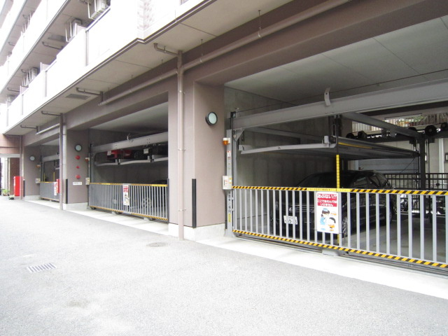 メズューセラ五橋の駐車場|※別な部屋の写真です。